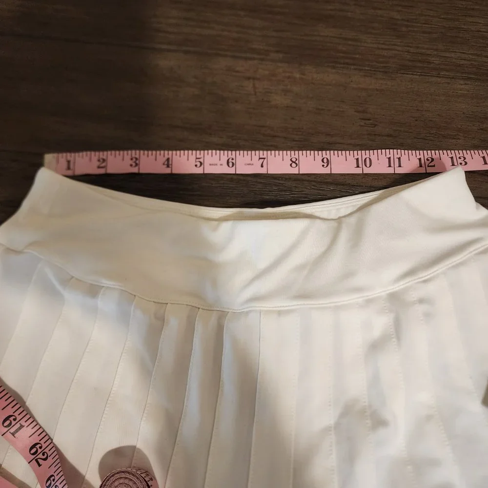 Tuckernuck White and Fresh Buds Tennis Skirt NWT White Small - Picture 3 of 9